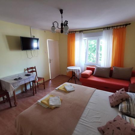 Studio Apartments Jasminka Selce Exterior photo