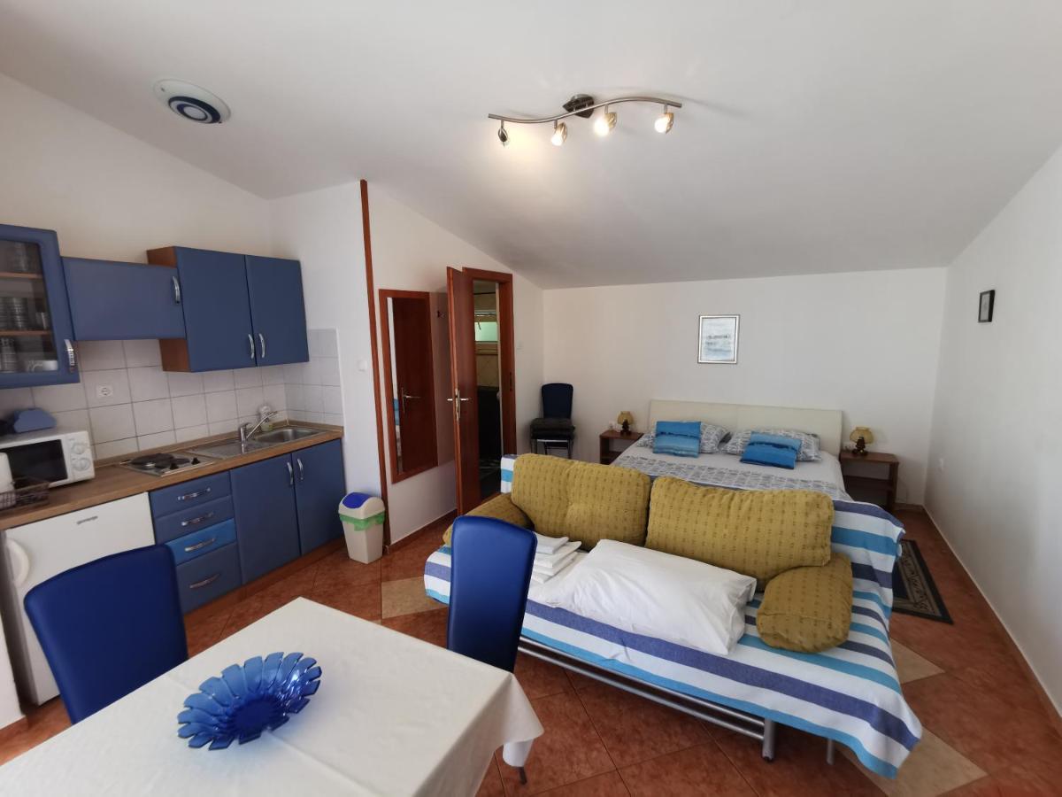 Studio Apartments Jasminka Selce Exterior photo